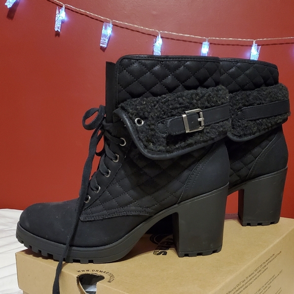 Black Chunky Heel Boot - Picture 2 of 4